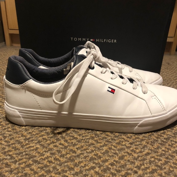 NEVER WORN Tommy Hilfiger Multi LL Sneaker- US 9.5 - Picture 6 of 6